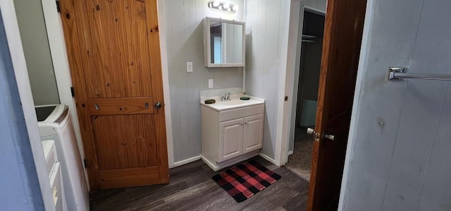 8278 Circle Dr, Kemp, TX 75143 - bathroom with washer / dryer, vanity, and wood finished floors