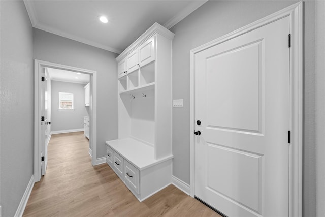 313 Crye Cir, Robinson, TX 76706 - mudroom with light wood-type flooring, ornamental molding, recessed lighting, and baseboards