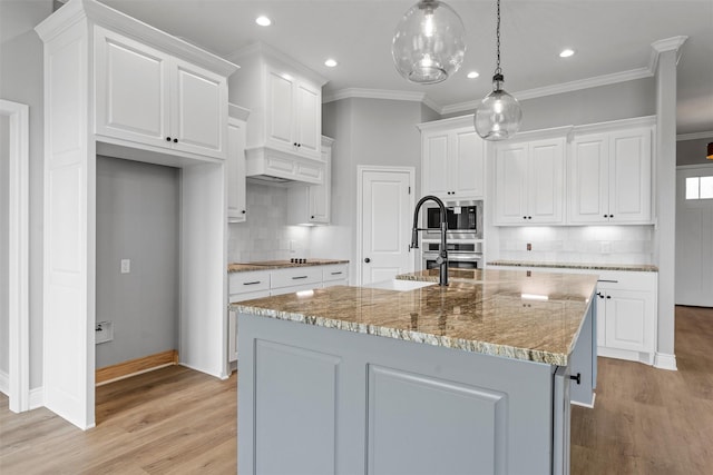 313 Crye Cir, Robinson, TX 76706 - kitchen featuring backsplash, light wood finished floors, white cabinets, appliances with stainless steel finishes, and recessed lighting