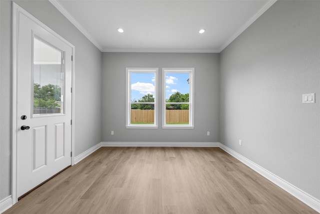 313 Crye Cir, Robinson, TX 76706 - unfurnished room with light wood finished floors, baseboards, crown molding, and recessed lighting