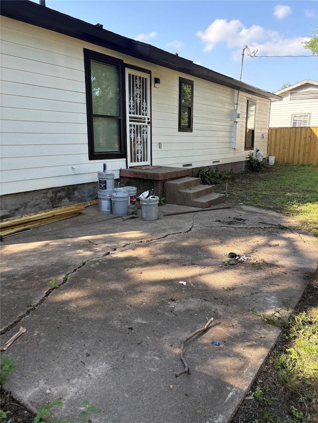 3214 51st St, Dallas, TX 75216 - property entrance featuring crawl space