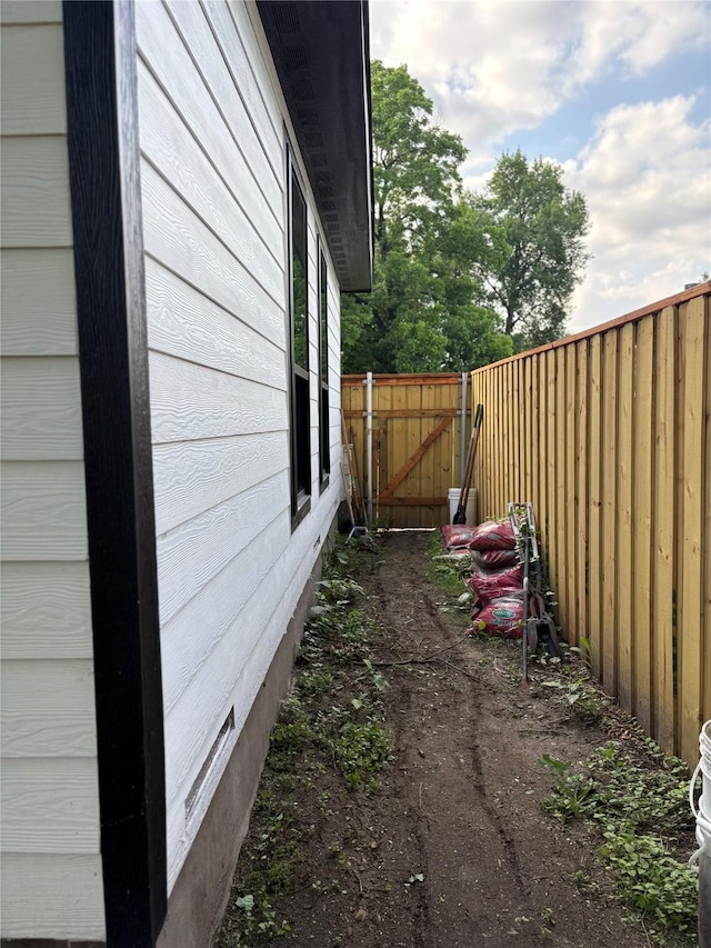 3214 51st St, Dallas, TX 75216 - view of yard featuring a gate
