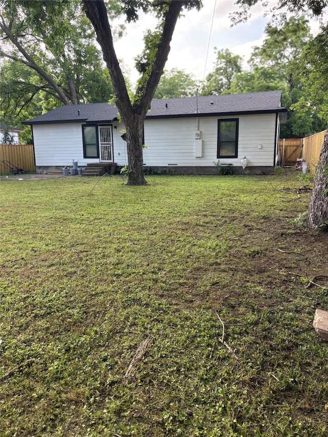 3214 51st St, Dallas, TX 75216 - back of property with entry steps and crawl space