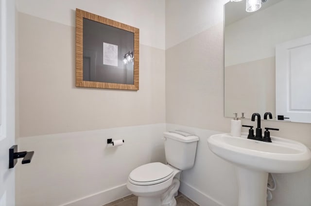 1723 Zachary Ave, Wylie, TX 75098 - bathroom with toilet, baseboards, and a sink