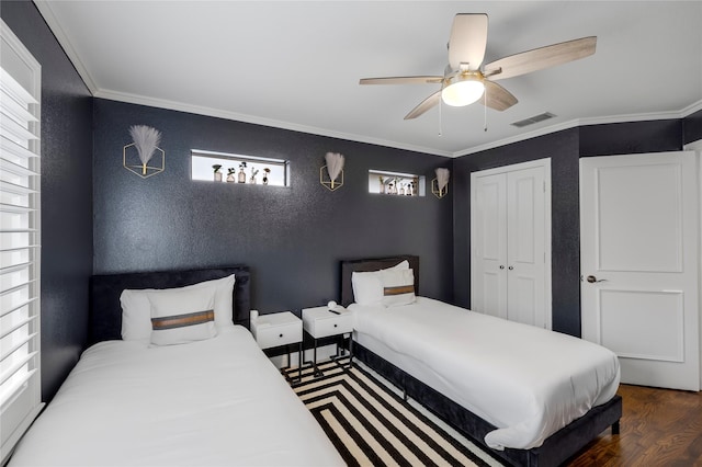 bedroom featuring wood finished floors, crown molding, a closet, and ceiling fan
