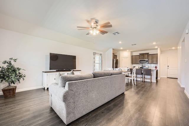 706 Spur Rdg, Princeton, TX 75407 - living area featuring a ceiling fan, dark wood-type flooring, baseboards, and recessed lighting