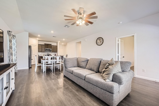 706 Spur Rdg, Princeton, TX 75407 - living room featuring a ceiling fan, dark wood-type flooring, baseboards, and recessed lighting