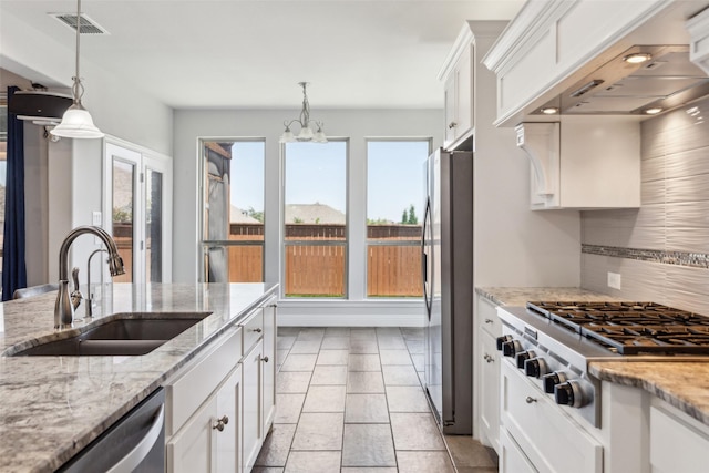 9521 Excursion Dr, Oak Point, TX 75068 - kitchen with appliances with stainless steel finishes, a sink, plenty of natural light, and white cabinets