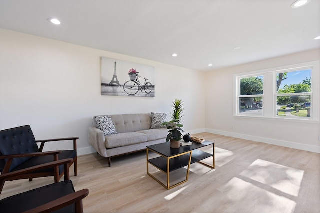 1006 Irene Dr, Mesquite, TX 75149 - living area featuring recessed lighting, baseboards, and light wood-type flooring