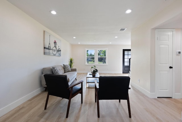 1006 Irene Dr, Mesquite, TX 75149 - dining room featuring light wood-type flooring, baseboards, and recessed lighting