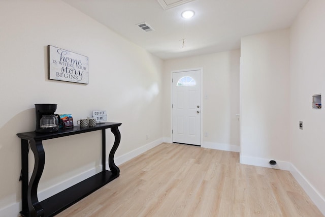 1006 Irene Dr, Mesquite, TX 75149 - entrance foyer featuring wood finished floors and baseboards