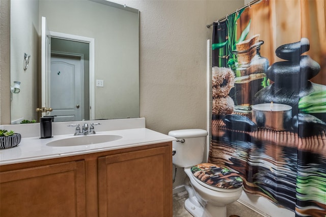 223 Troy Ln, Red Oak, TX 75154 - full bath with toilet, a textured wall, vanity, and curtained shower