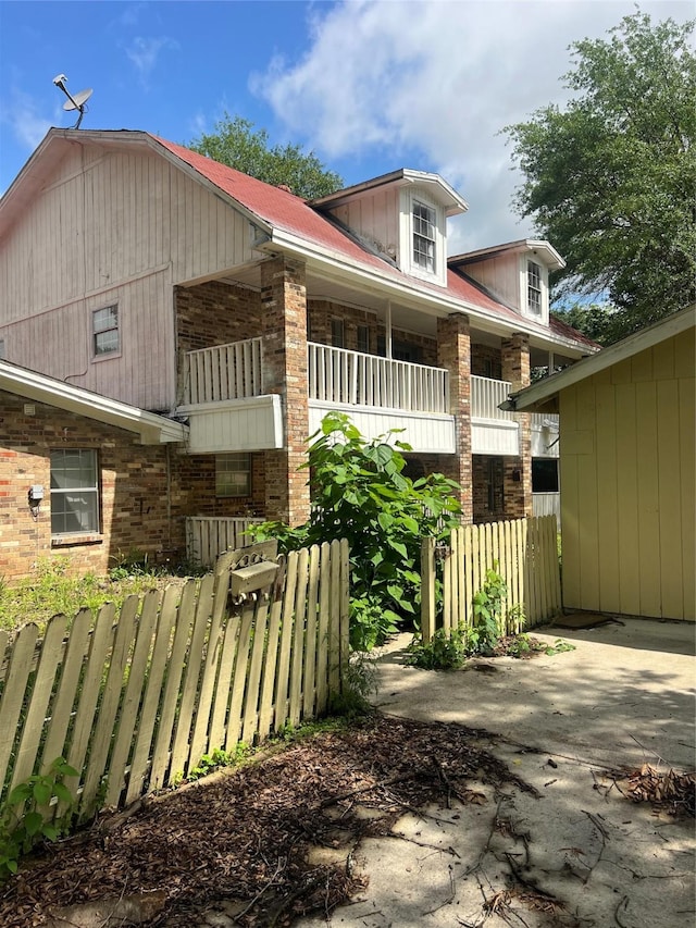 606 W Newton St Unit A, Terrell, TX 75160 - view of front of property with fence and brick siding