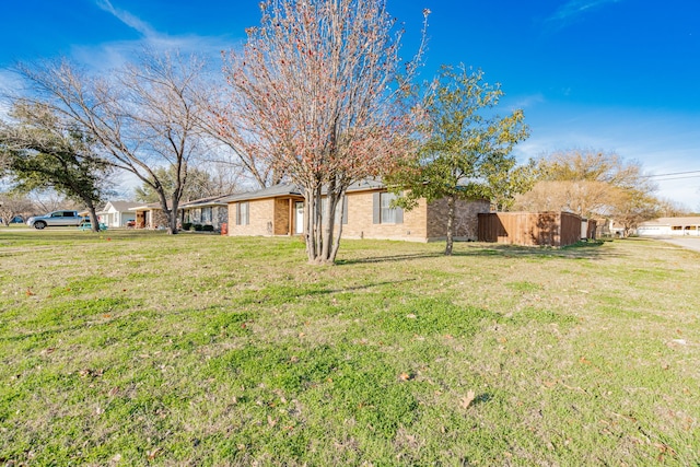 1315 Crestview Dr, Kaufman, TX 75142 - view of grassy yard