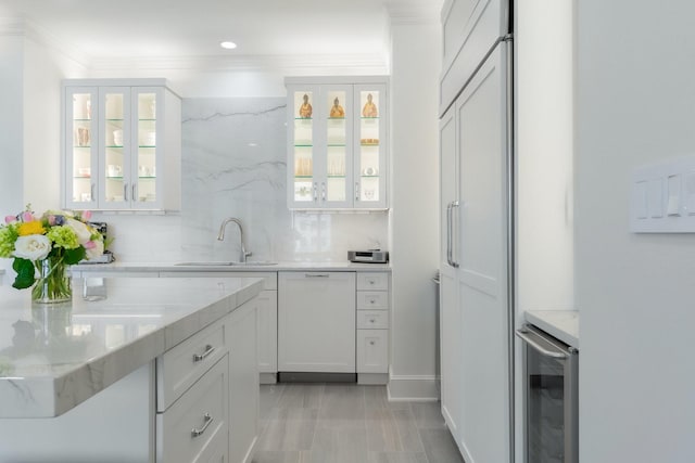 2525 N Pearl St Unit 1203, Dallas, TX 75201 - kitchen featuring a sink, wine cooler, white cabinetry, crown molding, and recessed lighting