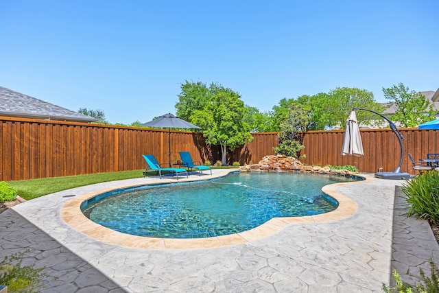 508 Wellington Rd, Coppell, TX 75019 - view of pool featuring a fenced backyard and a patio area