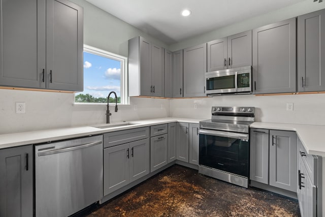 400 Round Up Ct, Stephenville, TX 76401 - kitchen with appliances with stainless steel finishes, a sink, gray cabinetry, finished concrete flooring, and recessed lighting