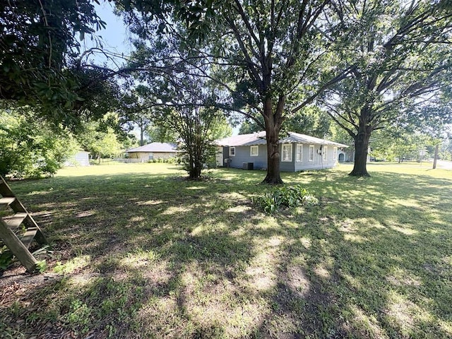 1103 Albert Broadfoot St, Bonham, TX 75418 - view of yard
