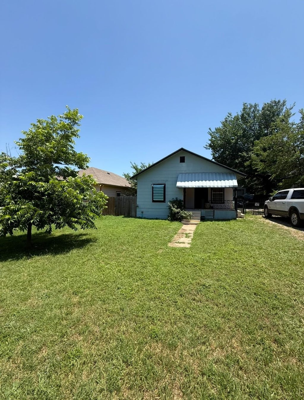 2520 Refugio Ave, Fort Worth, TX 76164 - view of front of home
