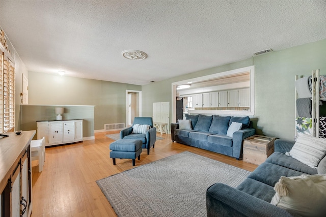 1606 S Jefferson St, Kaufman, TX 75142 - living room featuring light wood-style flooring and a textured ceiling