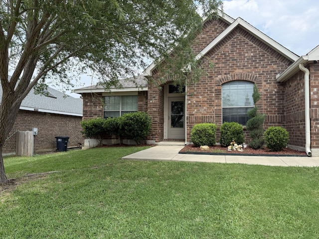 544 Bent Oak Dr, Fort Worth, TX 76131 - view of front of home featuring brick siding and a front yard