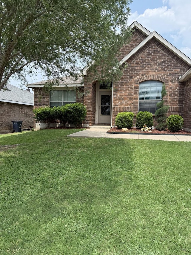 544 Bent Oak Dr, Fort Worth, TX 76131 - view of front of home featuring brick siding and a front lawn