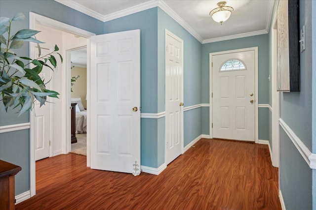 2827 Pritchett Dr, Irving, TX 75061 - foyer entrance with wood finished floors, crown molding, and baseboards