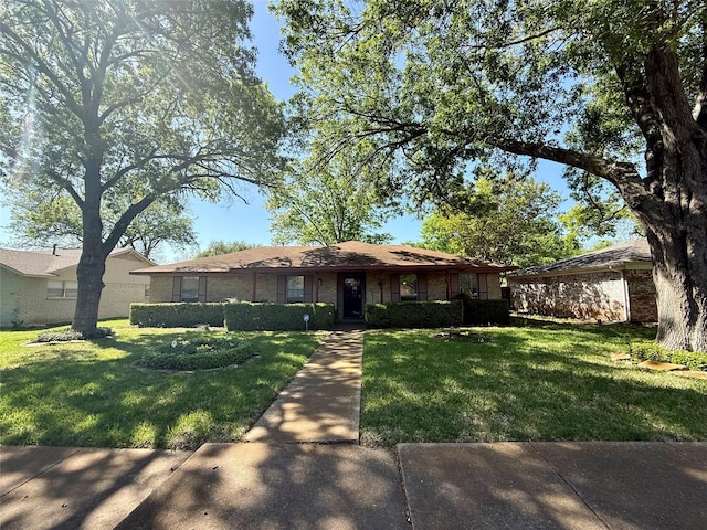 850 Oakbluff Dr, Lancaster, TX 75146 - view of front of house with a front yard