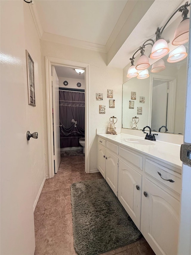 850 Oakbluff Dr, Lancaster, TX 75146 - bathroom with toilet, vanity, ornamental molding, and baseboards