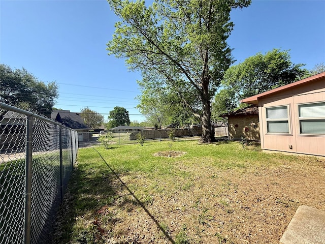 850 Oakbluff Dr, Lancaster, TX 75146 - view of yard