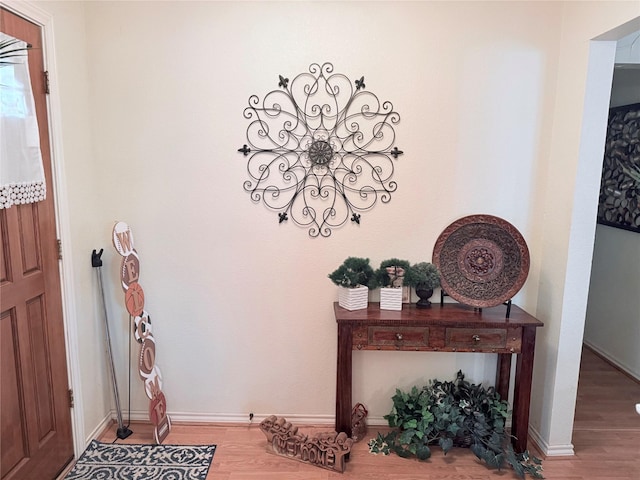 850 Oakbluff Dr, Lancaster, TX 75146 - entryway with wood finished floors and baseboards