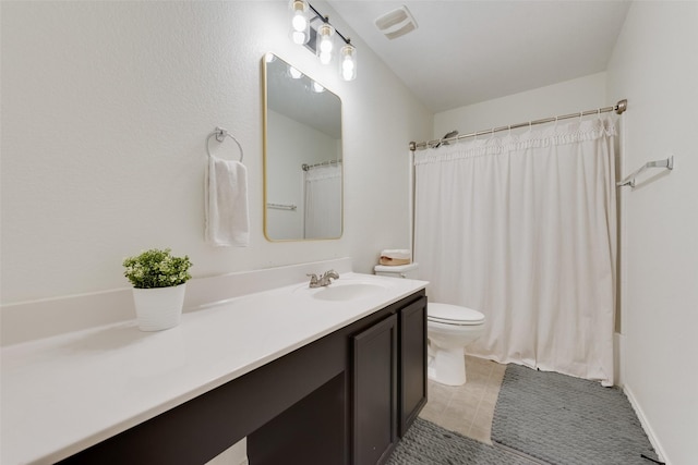 7536 Brentwood Stair Rd, Fort Worth, TX 76112 - bathroom featuring vanity, toilet, and a shower with shower curtain