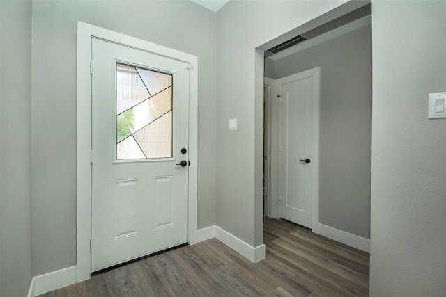 519 W James St, Wills Point, TX 75169 - foyer entrance with dark wood-style flooring and baseboards