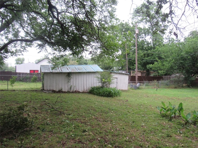 101 E Murray St, Denison, TX 75021 - view of yard featuring an outdoor structure