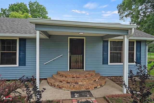 5630 Shreveport Blanchard Hwy, Shreveport, LA 71107 - doorway to property with a shingled roof