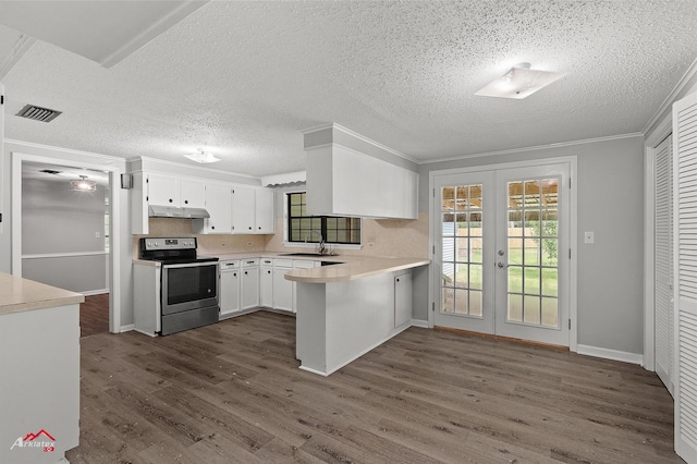 5630 Shreveport Blanchard Hwy, Shreveport, LA 71107 - kitchen featuring electric stove, under cabinet range hood, french doors, dark wood-style floors, and a peninsula
