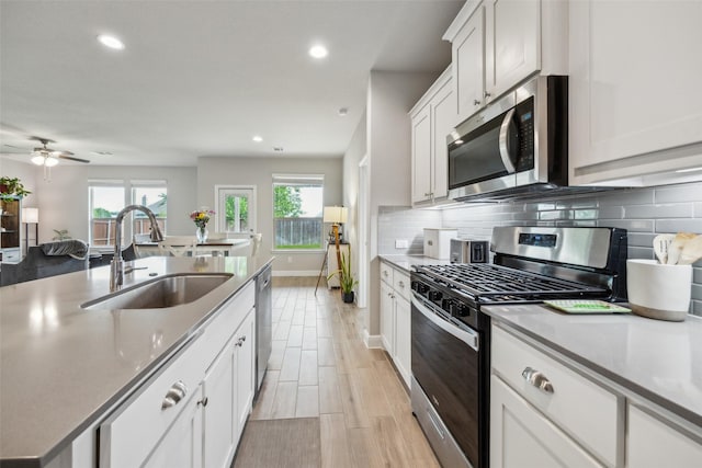 236 Mossy Cliff Ln, Fort Worth, TX 76052 - kitchen featuring stainless steel appliances, a sink, decorative backsplash, recessed lighting, and ceiling fan