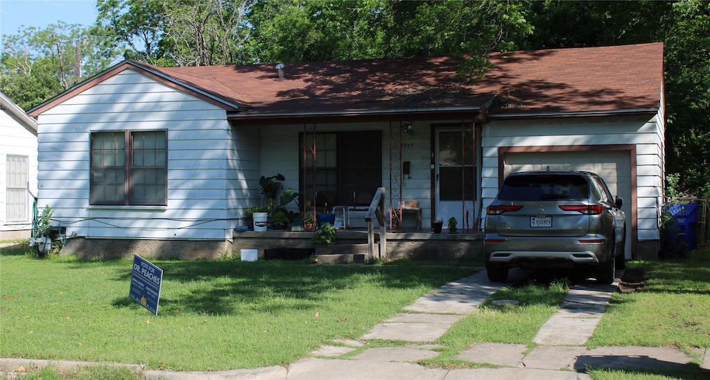 3809 Frederick Ave, Waco, TX 76707 - ranch-style home featuring covered porch and a front yard