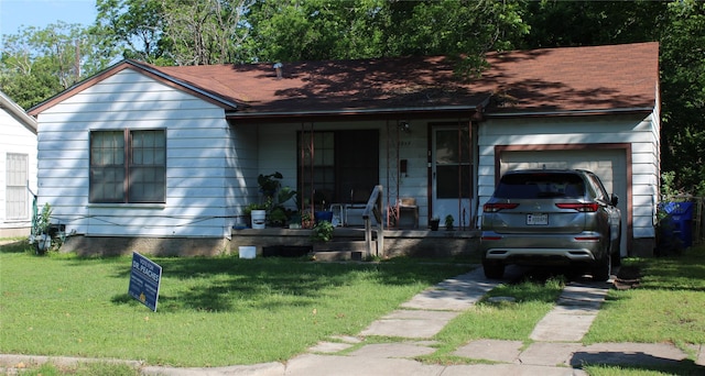 3809 Frederick Ave, Waco, TX 76707 - ranch-style home featuring covered porch and a front yard