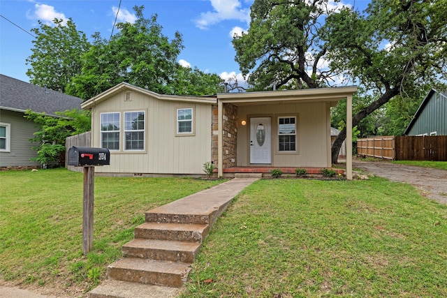 304 E Lee Ave, Weatherford, TX 76086 - view of front of home featuring crawl space and covered porch