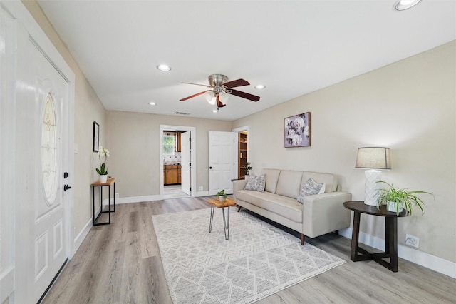 304 E Lee Ave, Weatherford, TX 76086 - living room featuring baseboards, light wood-type flooring, a ceiling fan, and recessed lighting
