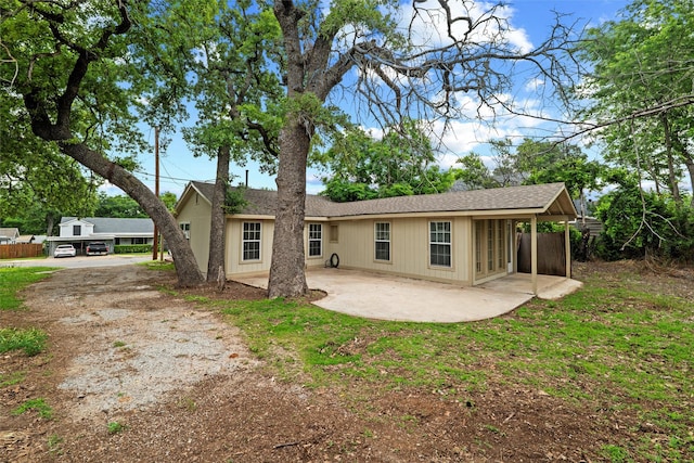 304 E Lee Ave, Weatherford, TX 76086 - rear view of property with a patio area and a shingled roof