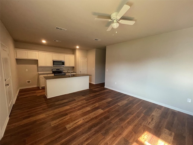 2829-2833 Peony Dr, Sherman, TX 75092 - kitchen with appliances with stainless steel finishes, dark countertops, baseboards, dark wood-style floors, and recessed lighting