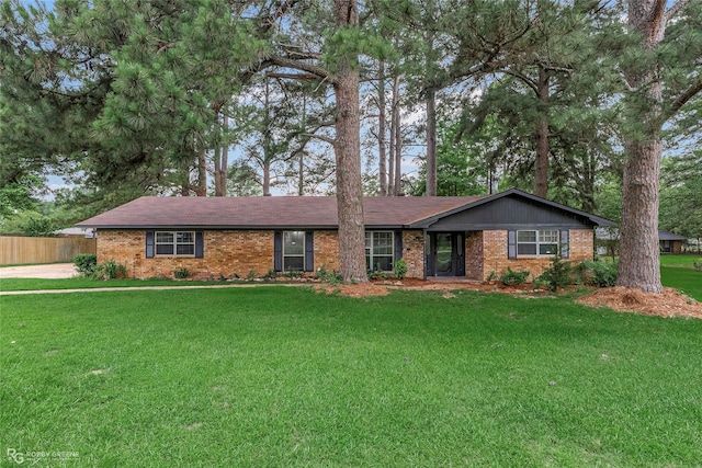 817 S Spruce St, Vivian, LA 71082 - ranch-style home featuring brick siding
