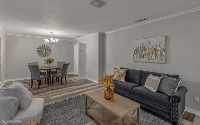 817 S Spruce St, Vivian, LA 71082 - living area with a chandelier, wood finished floors, crown molding, and baseboards