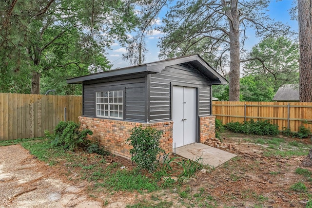 817 S Spruce St, Vivian, LA 71082 - view of shed featuring a fenced backyard