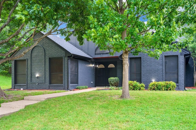 1202 Bayshore Dr, Rockwall, TX 75087 - view of front of home with brick siding and a front yard
