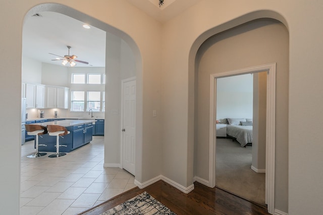 941 Sequoia Way, Saginaw, TX 76131 - corridor featuring arched walkways, a sink, and baseboards