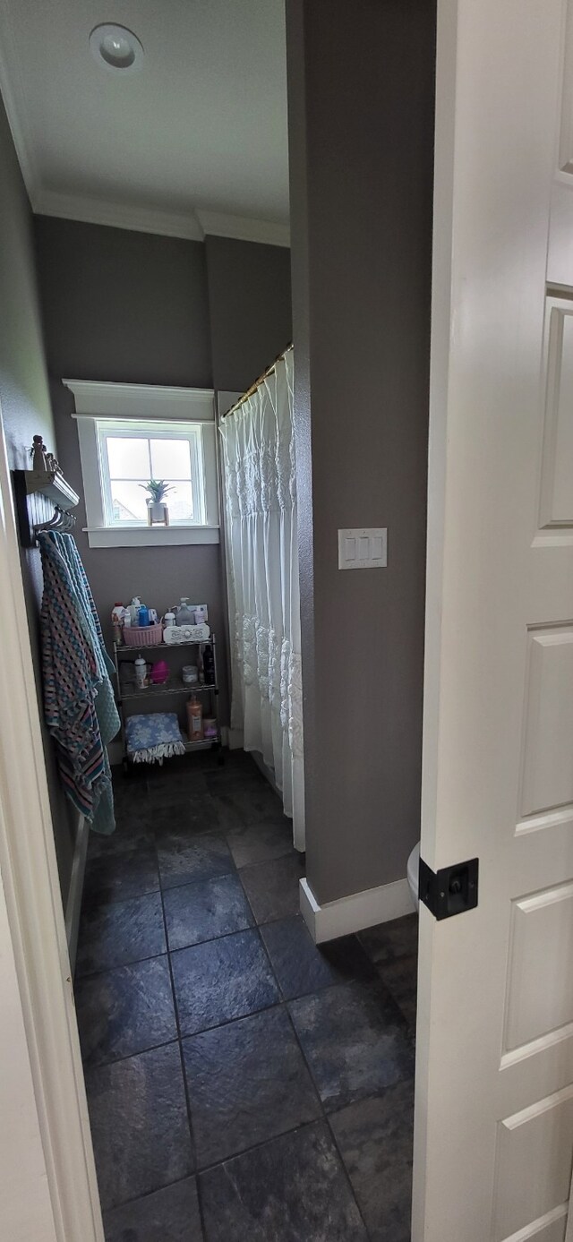 413 Prairie Crk, Sulphur Springs, TX 75482 - bathroom featuring crown molding, baseboards, and curtained shower