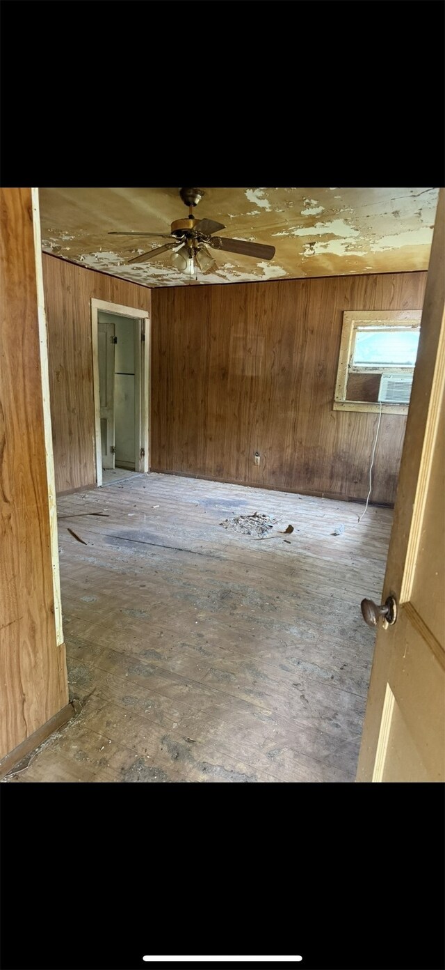 318 Beckham St W, Sulphur Springs, TX 75482 - unfurnished room featuring ceiling fan